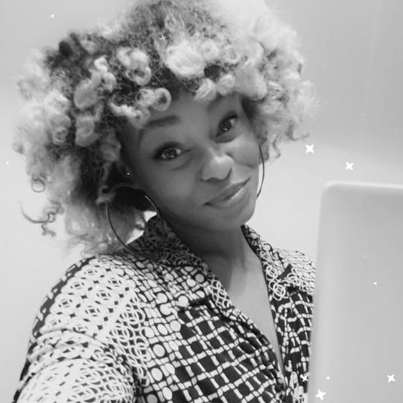 Meet your Posher, Stacy - Picture 3 of 5